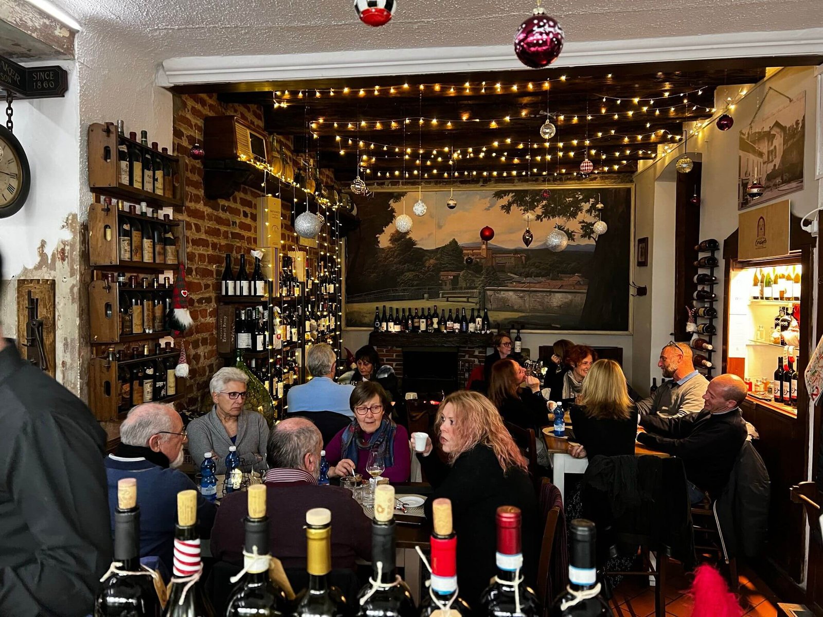 Il bar Caffe del Borgo a Castiglione Olona, e il suo ambiente familiare